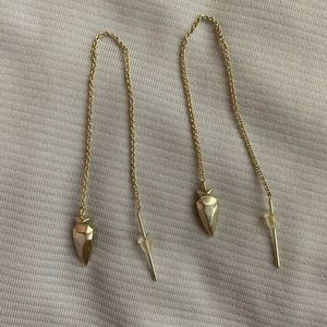 Kendra Scott gold arrow head earrings